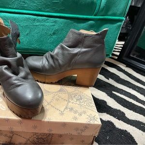 NWB Free People Suri Clog  Dark Grey Size 8 MSRP $ 178